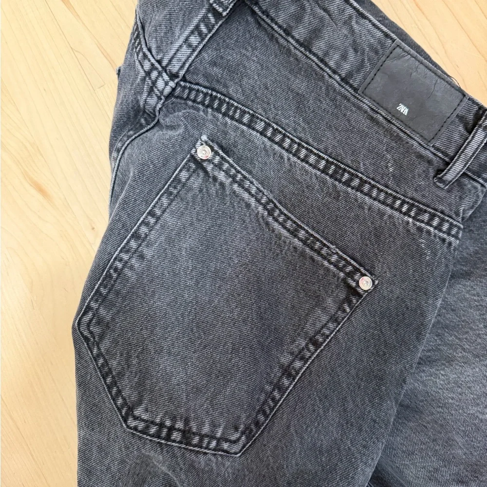 Zara Women’s Straight Leg Jeans — Charcoal Gray